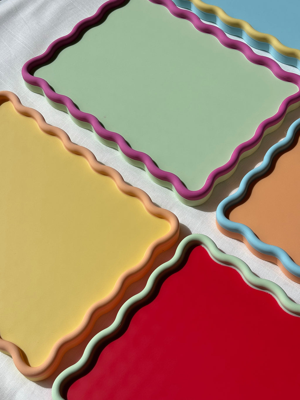 Scalloped Rectangle Display Tray