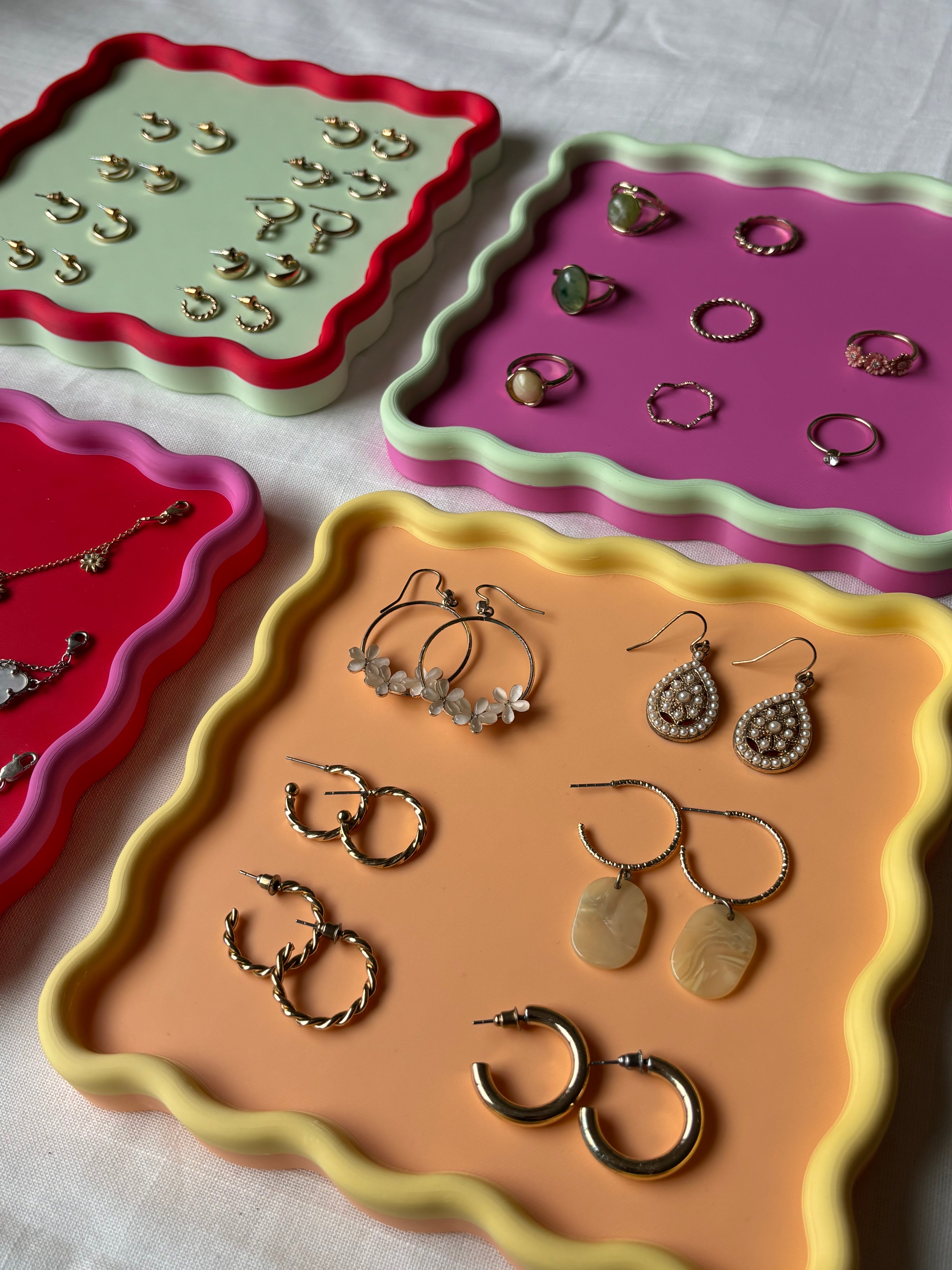Scalloped Square Display Tray