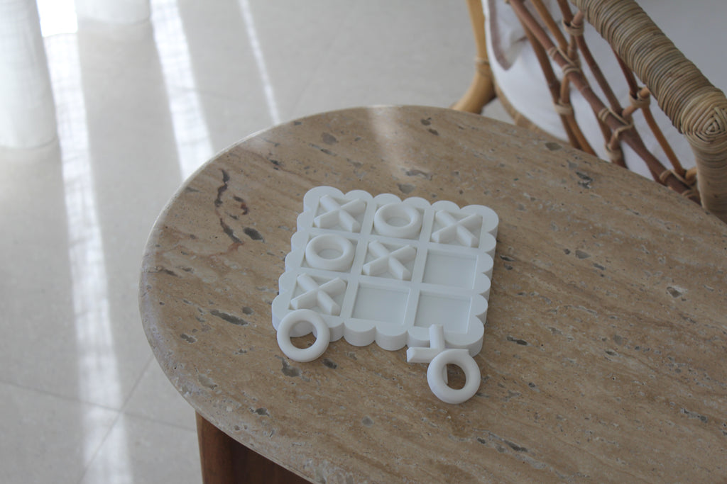 Scalloped White Noughts and Crosses